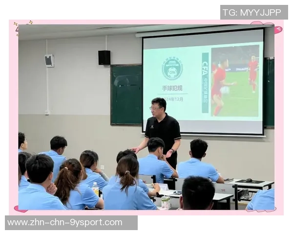 成都足球裁判的职业发展与挑战分析及未来展望 成都足球裁判的职业发展与挑战分析及未来展望